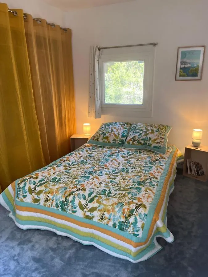 Chambre Double Cassis 0*,  France