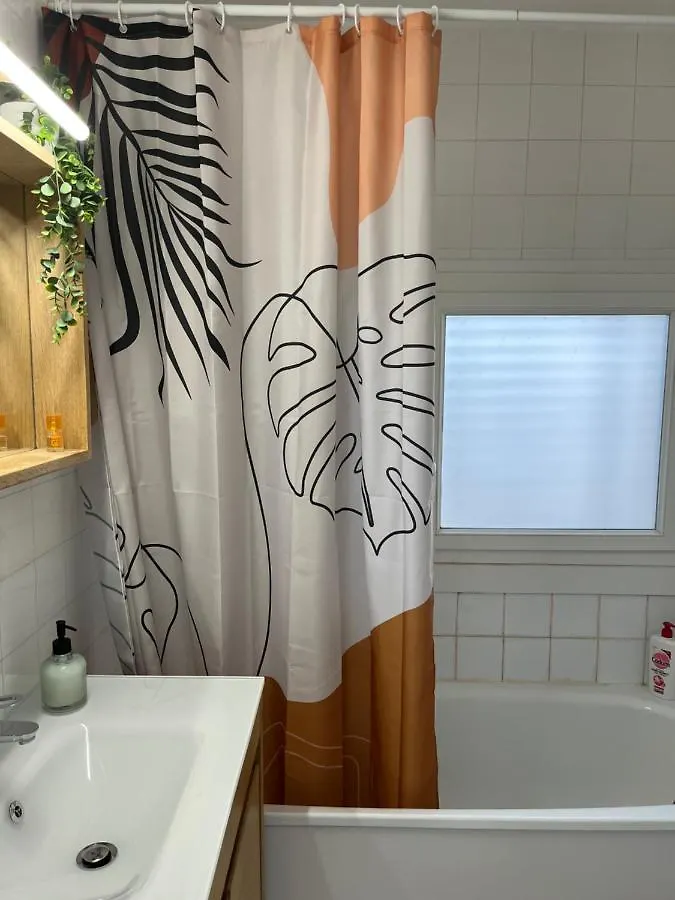 Chambre Double Cassis 0*,  France